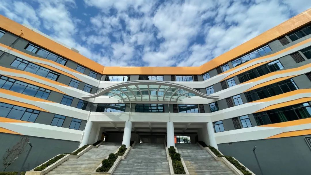 ϲ���ձ���С�W�����p��У�����_�W����ʢ�Ì������F(xi��n)���Z